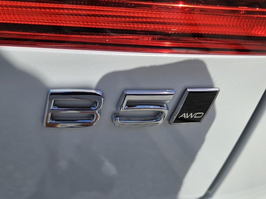 new 2025 Volvo XC60 car, priced at $60,660