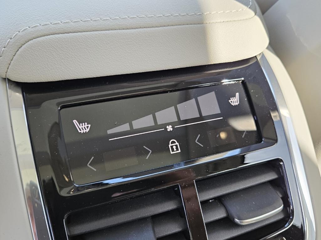 new 2025 Volvo XC60 car, priced at $60,660