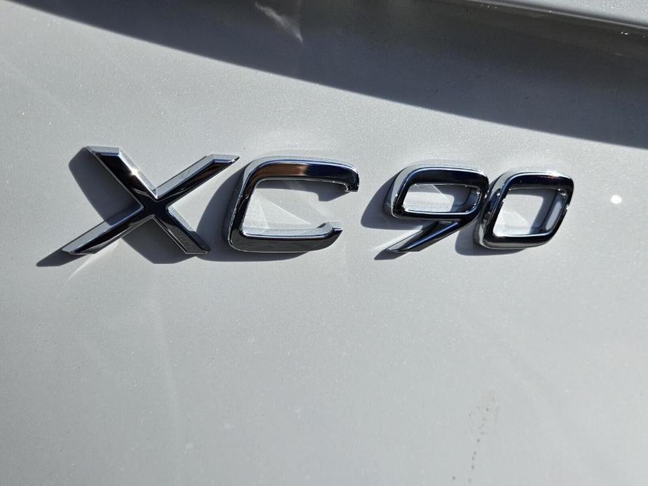 new 2024 Volvo XC90 Recharge Plug-In Hybrid car