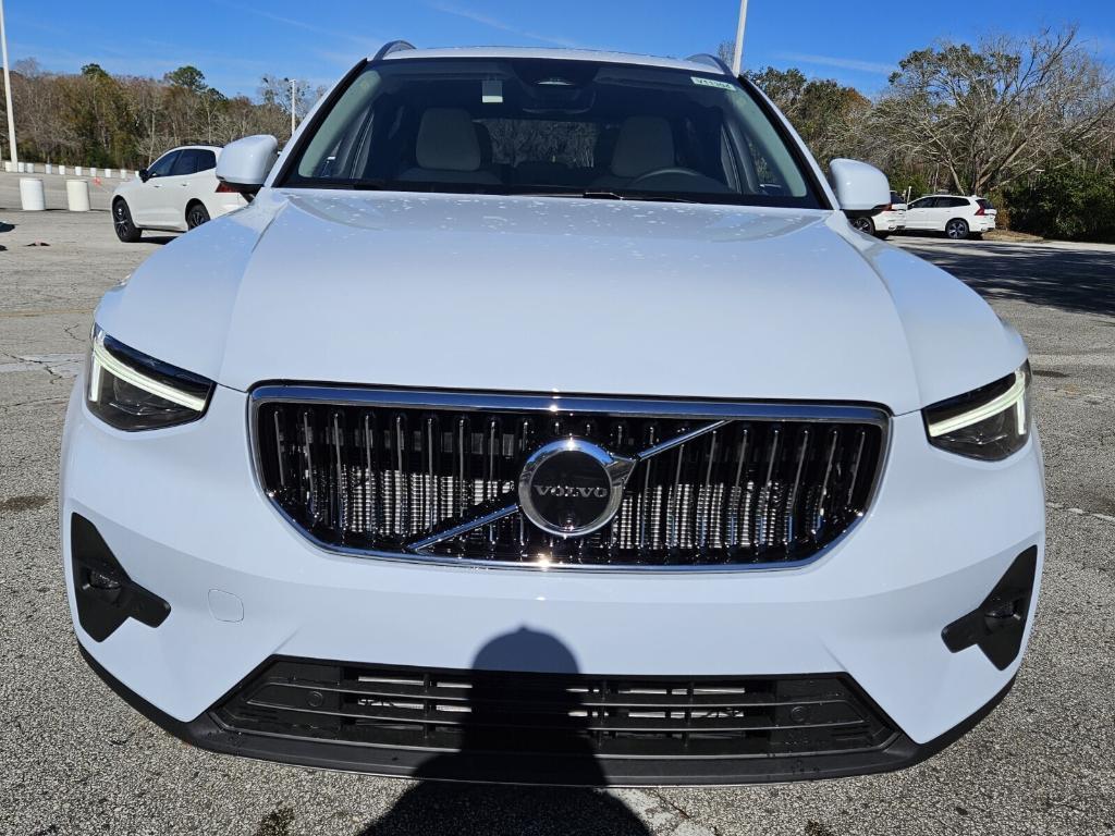 new 2025 Volvo XC40 car, priced at $47,695