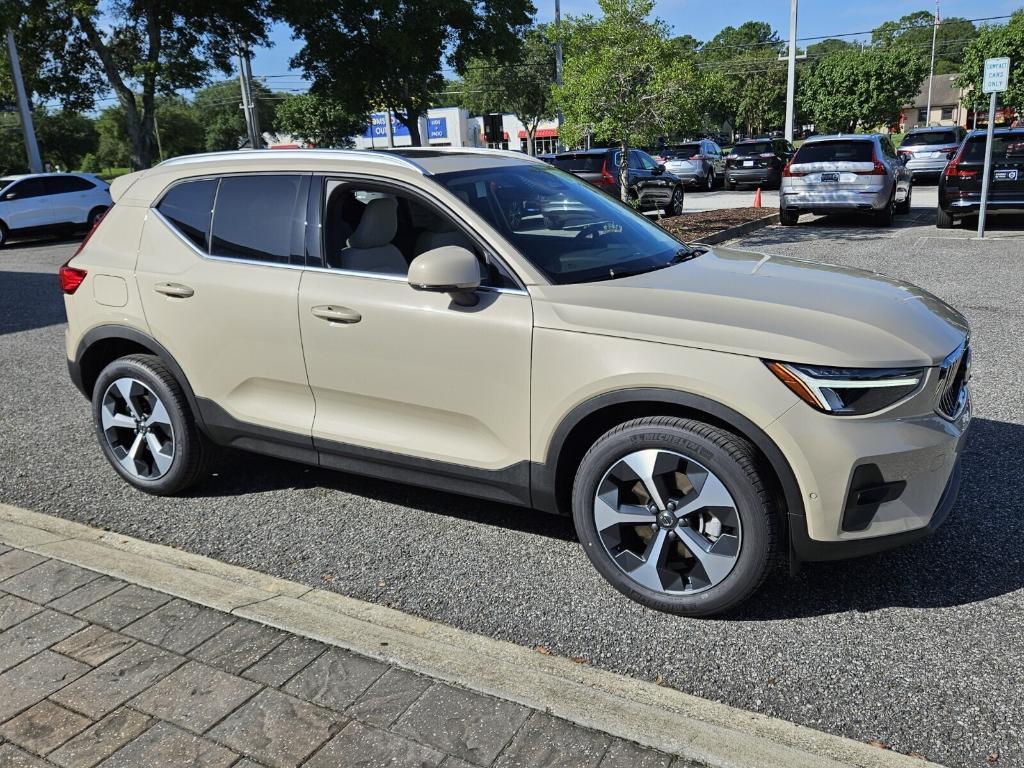 new 2025 Volvo XC40 car, priced at $47,415