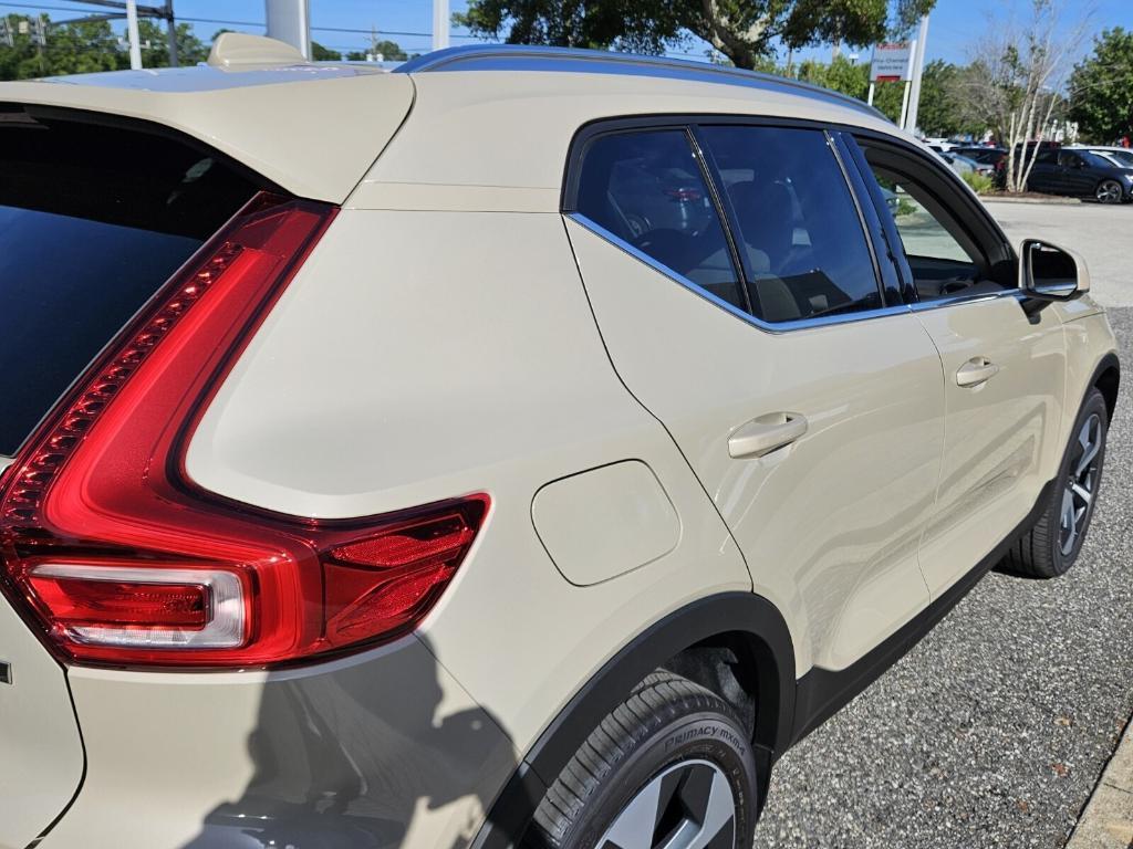 used 2025 Volvo XC40 car