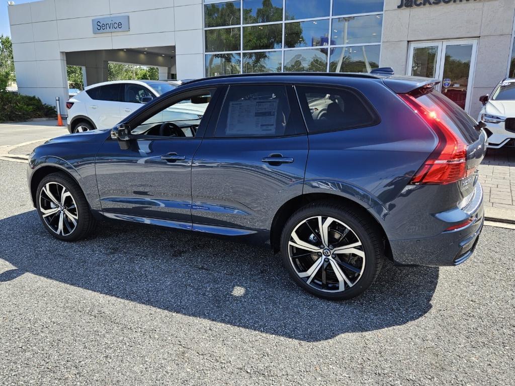 new 2025 Volvo XC60 car, priced at $60,660