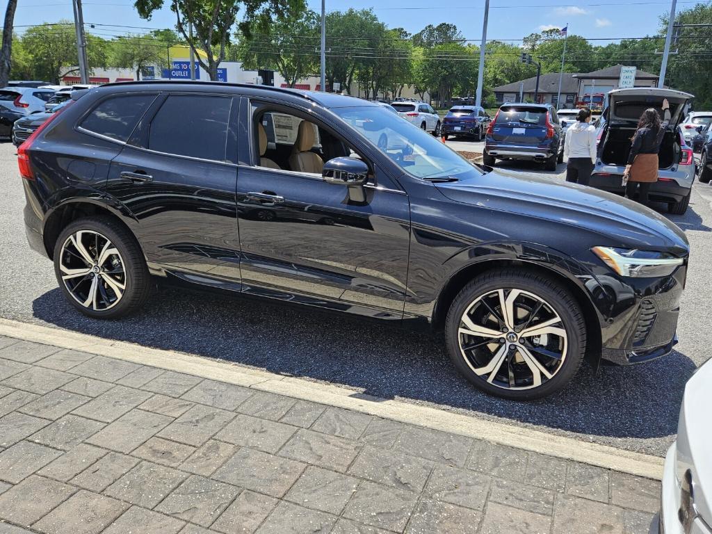 new 2025 Volvo XC60 car, priced at $59,910