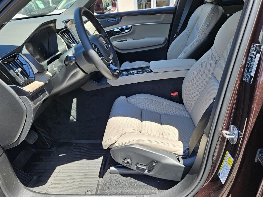 new 2025 Volvo XC90 car, priced at $72,755