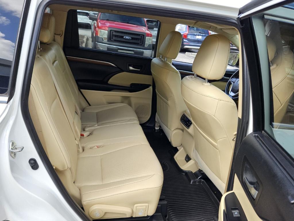 used 2019 Toyota Highlander car, priced at $28,495