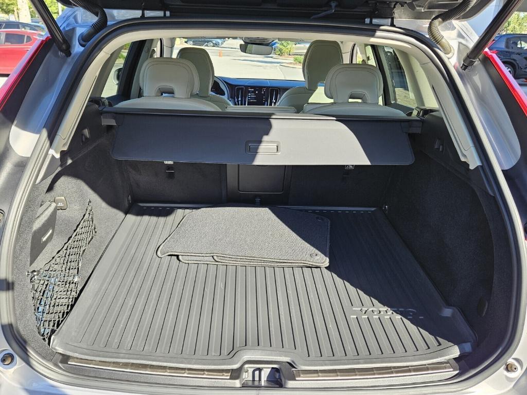 used 2023 Volvo XC60 car, priced at $44,995