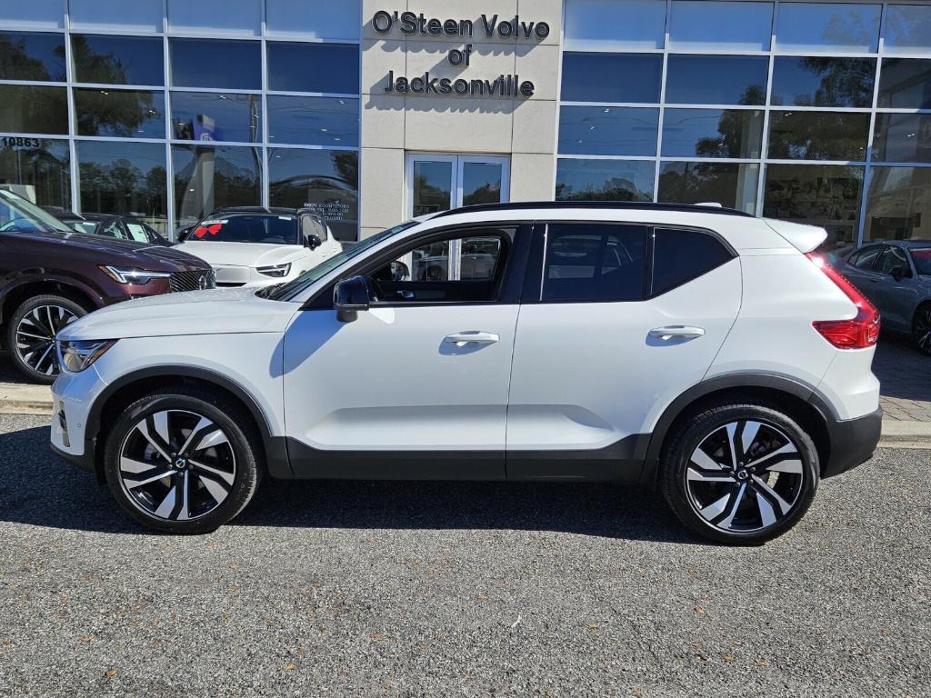 used 2025 Volvo XC40 car