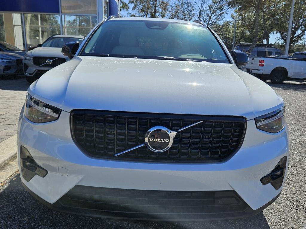 used 2025 Volvo XC40 car