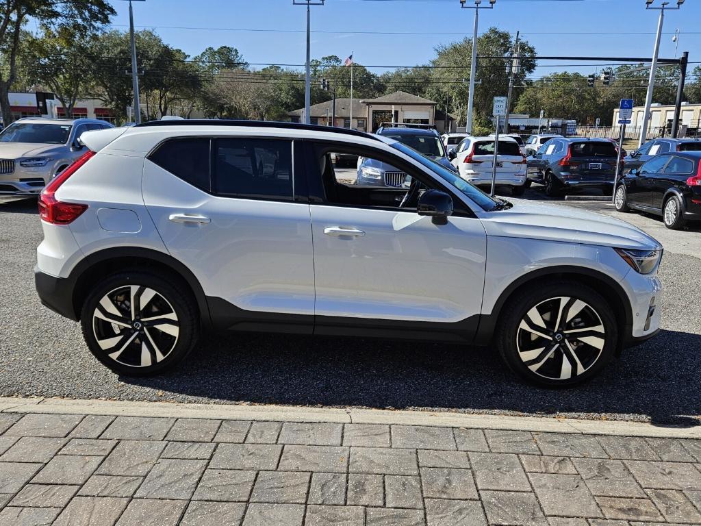 used 2025 Volvo XC40 car