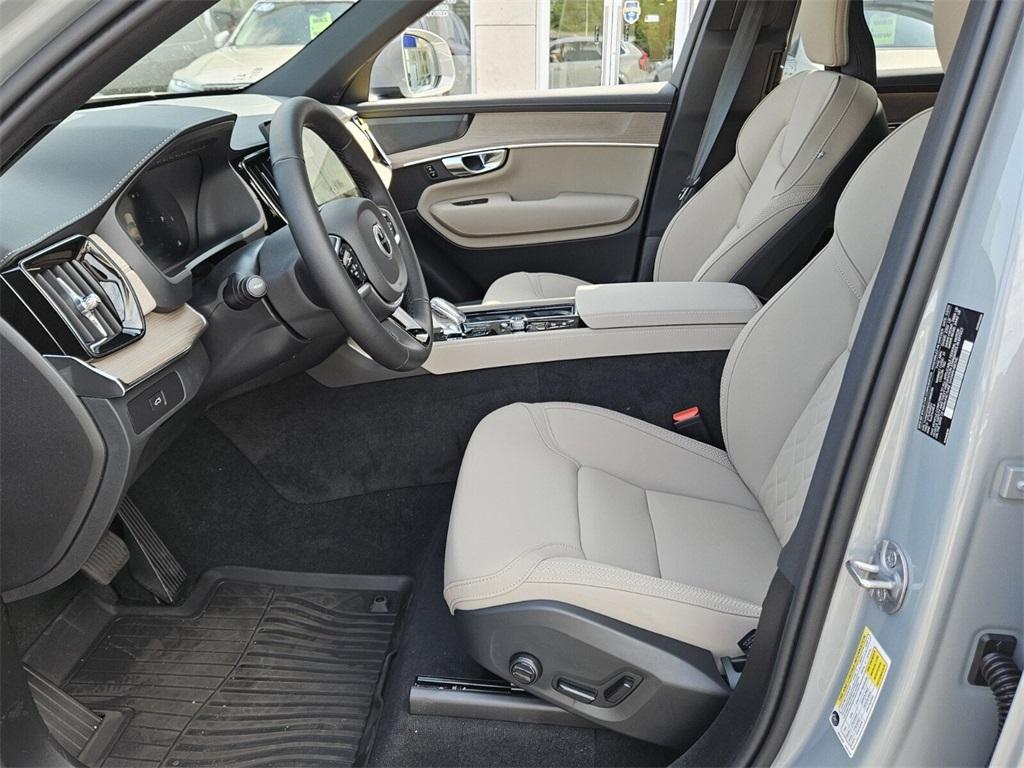 new 2025 Volvo XC90 car