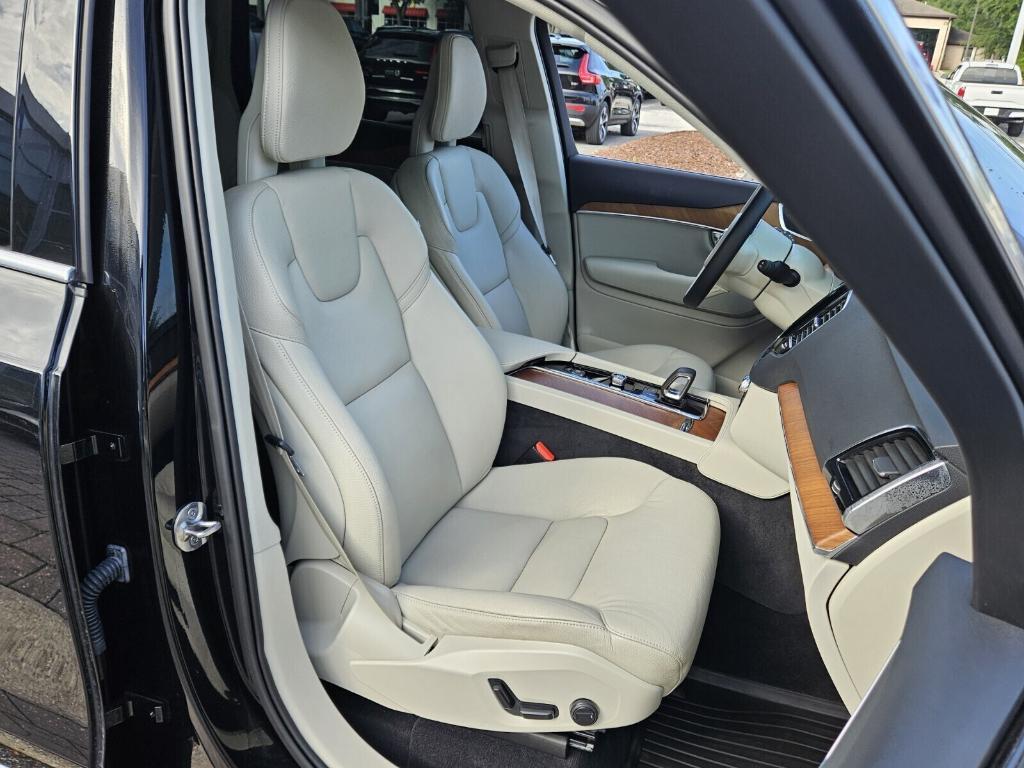 used 2022 Volvo XC90 Recharge Plug-In Hybrid car, priced at $42,995