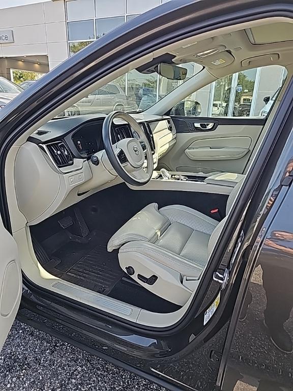 used 2022 Volvo XC60 car, priced at $33,925