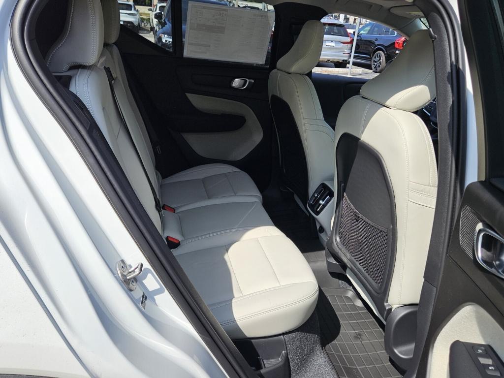 new 2025 Volvo XC40 car, priced at $51,015
