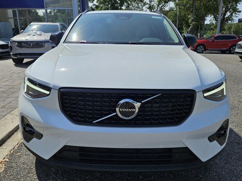 new 2025 Volvo XC40 car, priced at $51,015