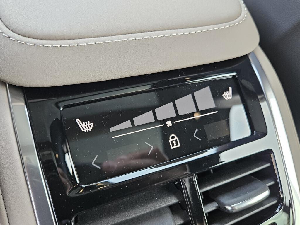 new 2025 Volvo XC90 car, priced at $69,155