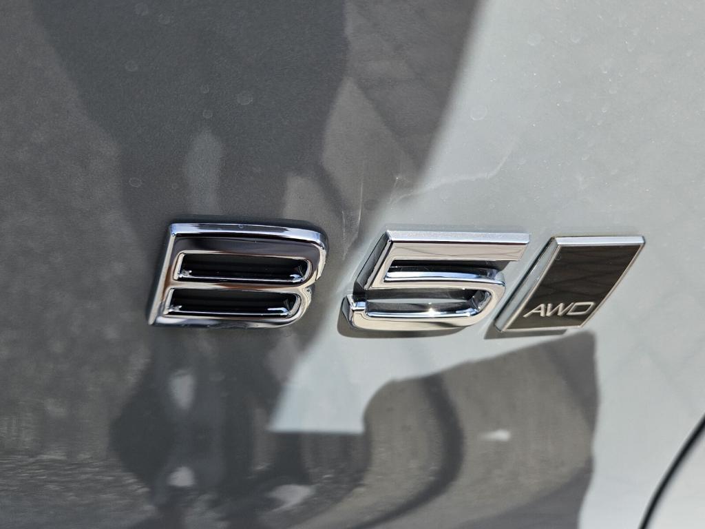 new 2025 Volvo XC40 car, priced at $45,485