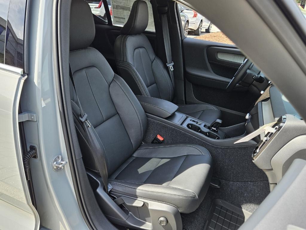 new 2025 Volvo XC40 car, priced at $45,485