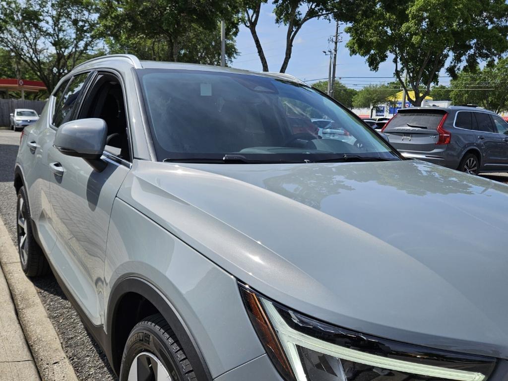 new 2025 Volvo XC40 car, priced at $45,485