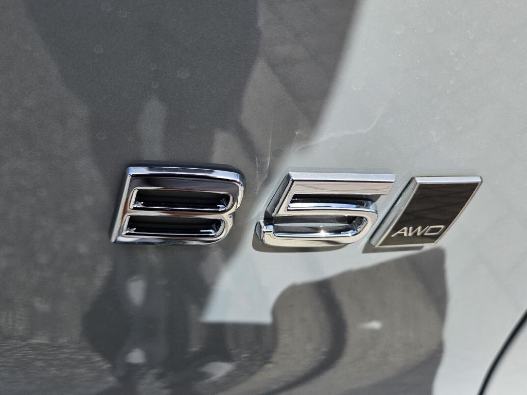new 2025 Volvo XC40 car, priced at $45,485