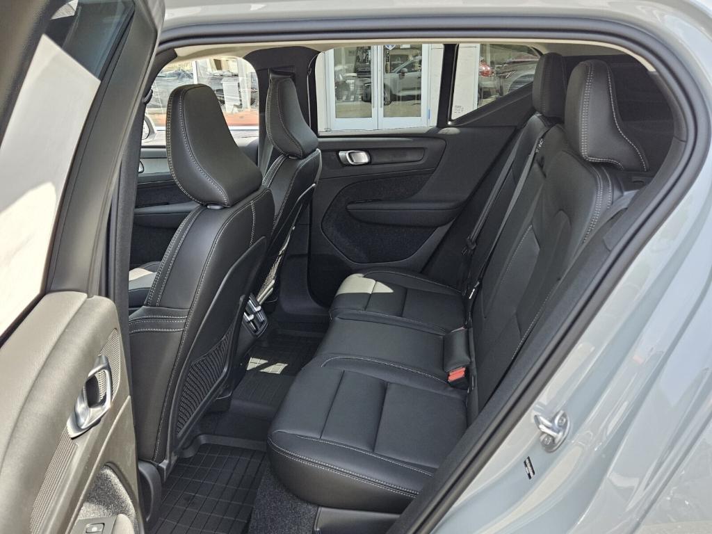 new 2025 Volvo XC40 car, priced at $45,485