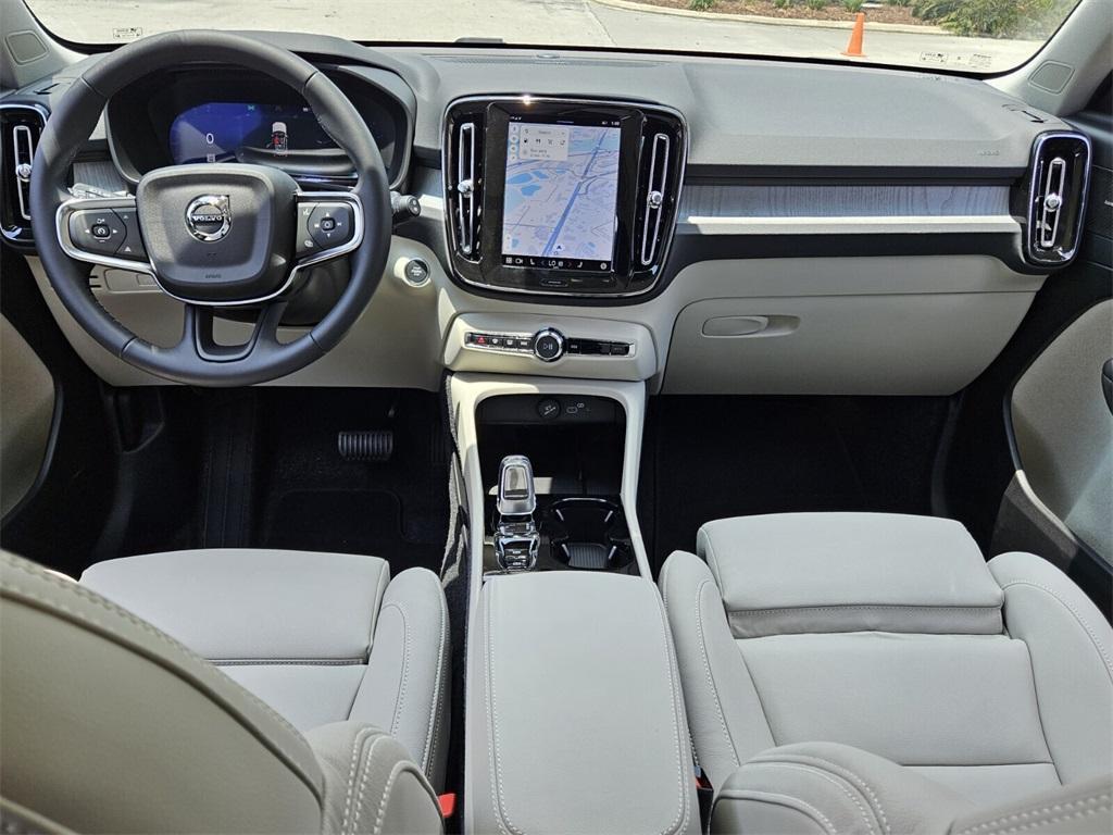 new 2025 Volvo XC40 car, priced at $50,595