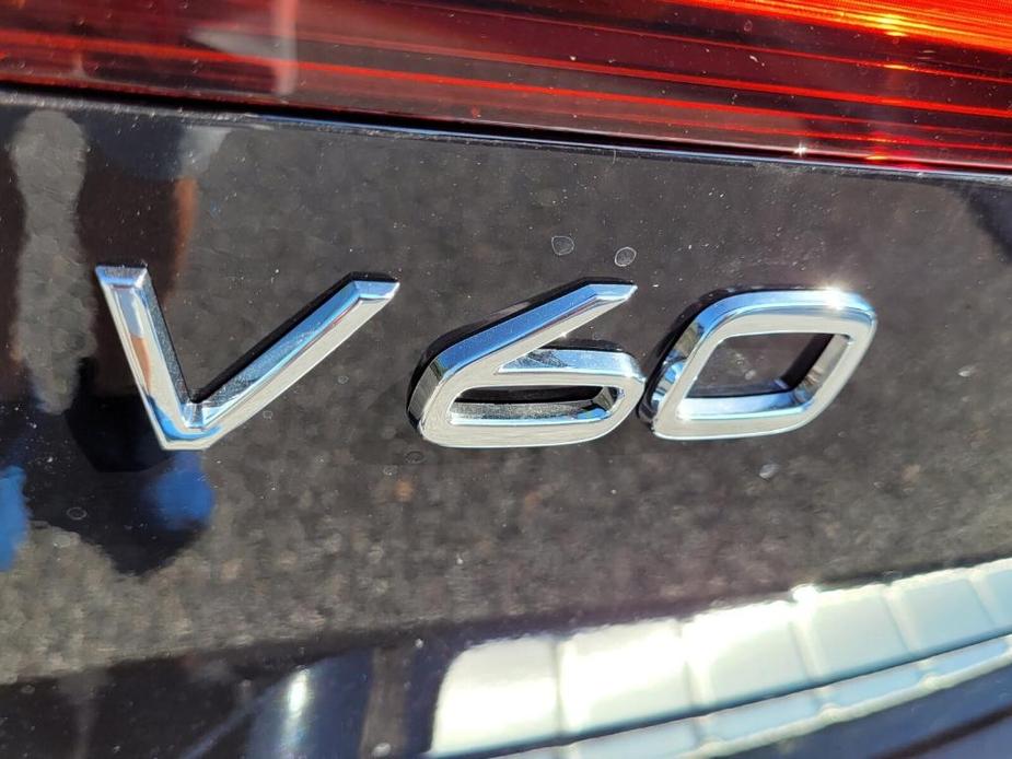 new 2024 Volvo V60 Cross Country car