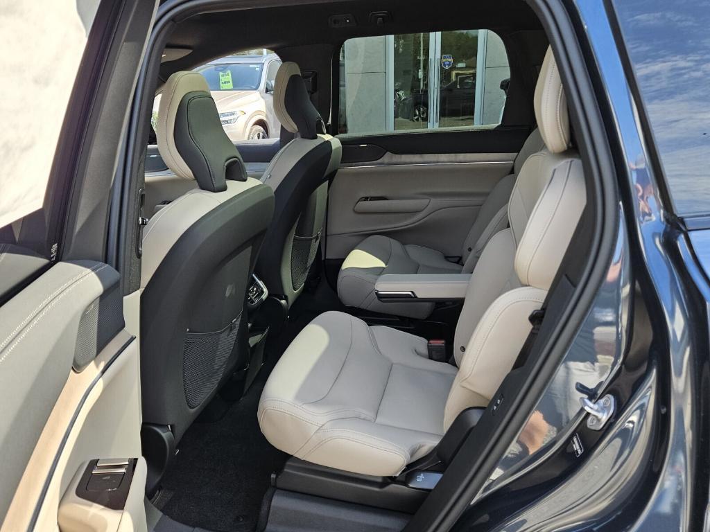 new 2025 Volvo EX90 car, priced at $84,710