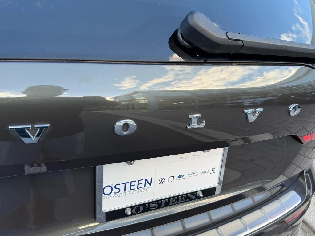 used 2022 Volvo XC60 car, priced at $29,995