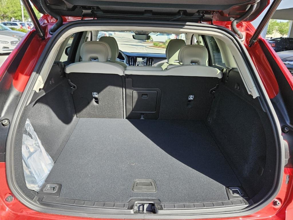 new 2025 Volvo XC60 car, priced at $49,895