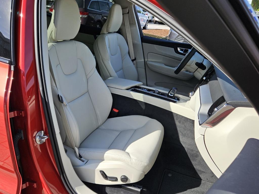 new 2025 Volvo XC60 car, priced at $49,895