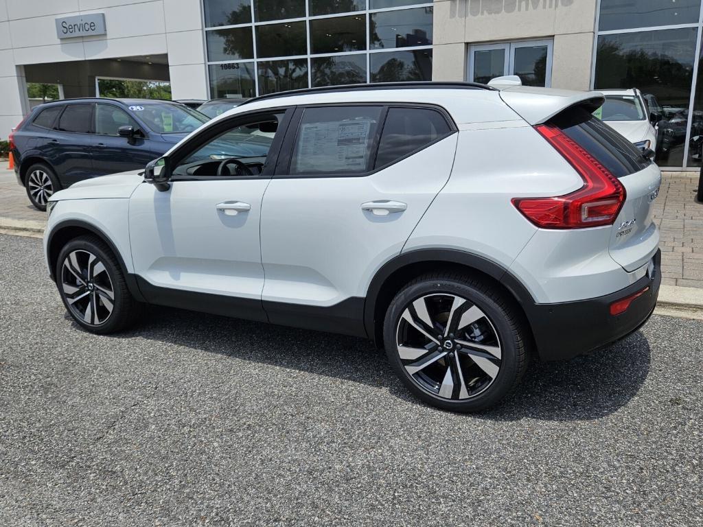 new 2025 Volvo XC40 car, priced at $48,910