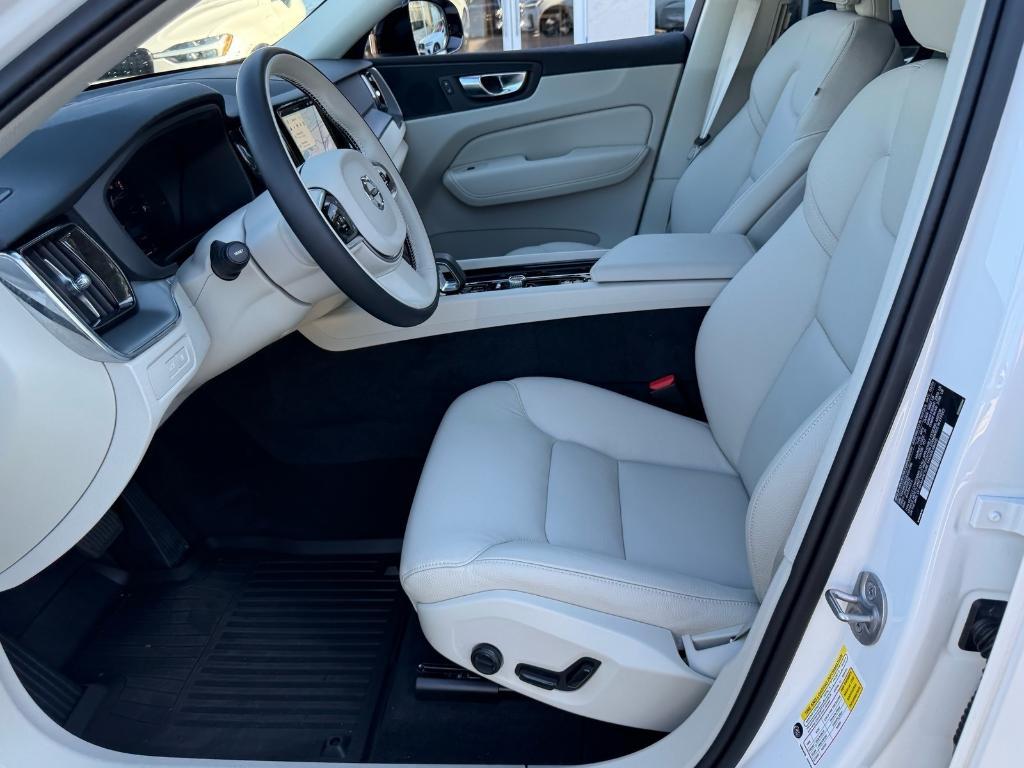 new 2025 Volvo XC60 Plug-In Hybrid car