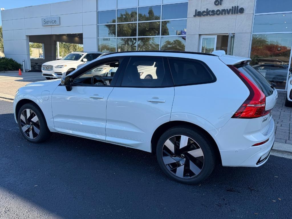 new 2025 Volvo XC60 Plug-In Hybrid car