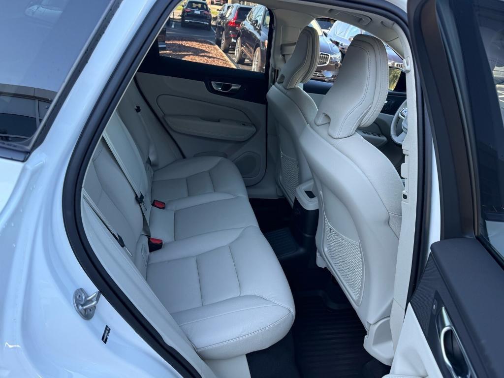 new 2025 Volvo XC60 Plug-In Hybrid car