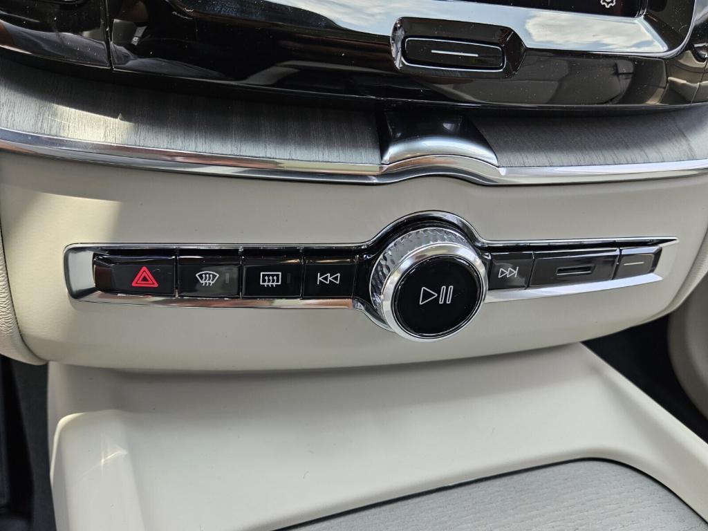 new 2025 Volvo XC60 car, priced at $55,360