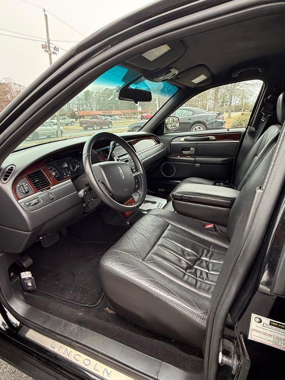 used 2008 Lincoln Town Car car, priced at $13,500
