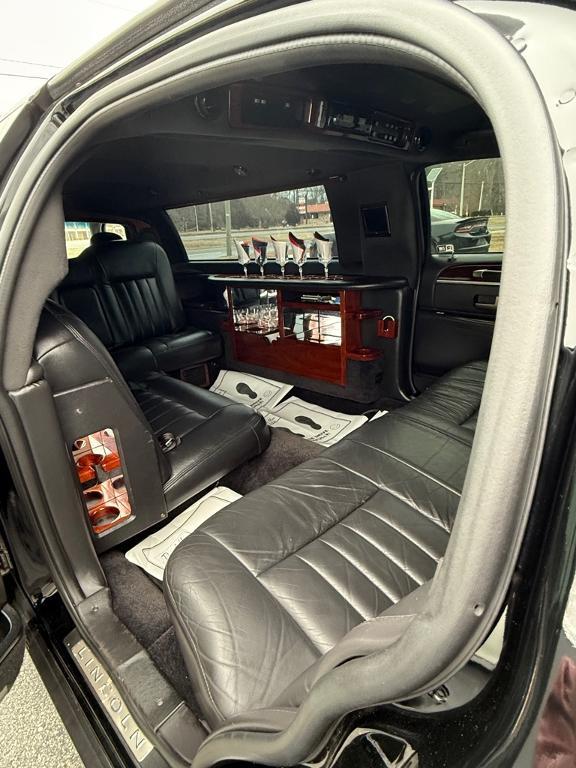 used 2008 Lincoln Town Car car, priced at $13,500