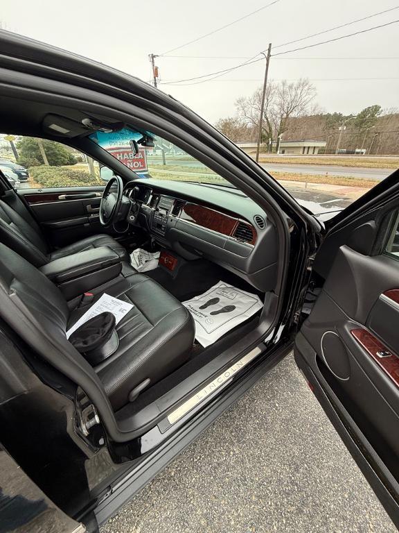 used 2008 Lincoln Town Car car, priced at $13,500