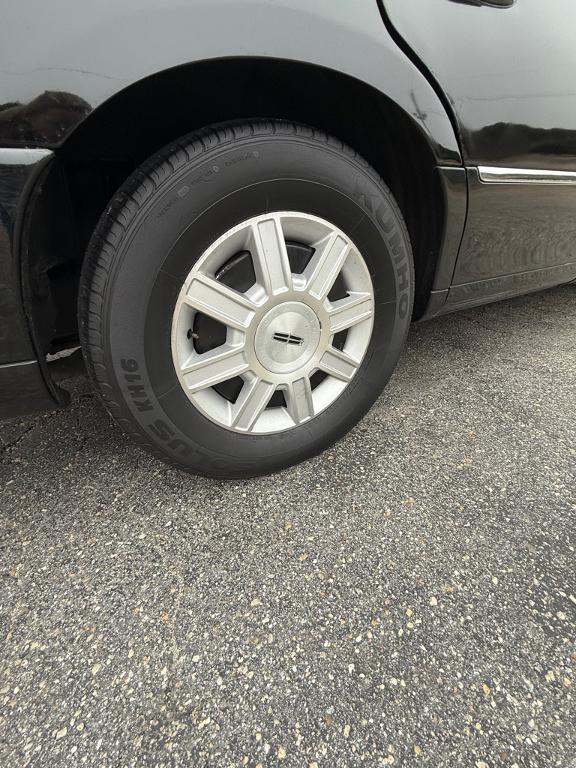 used 2008 Lincoln Town Car car, priced at $13,500