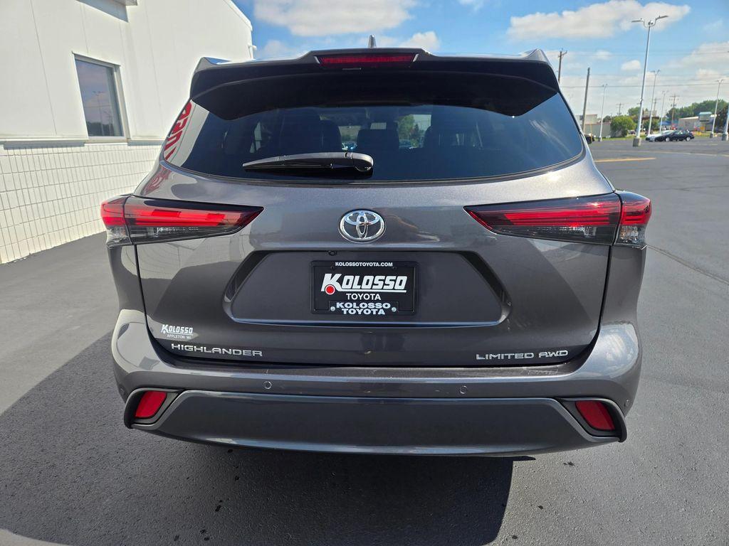 used 2024 Toyota Highlander car, priced at $47,900