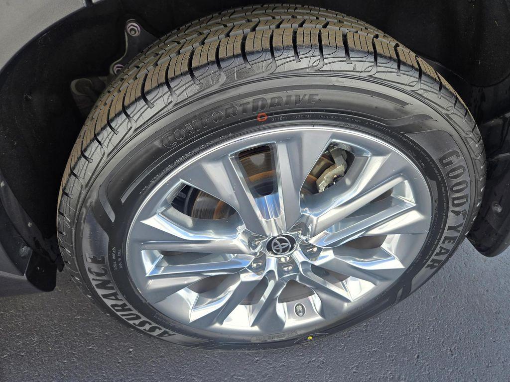used 2024 Toyota Highlander car, priced at $47,900