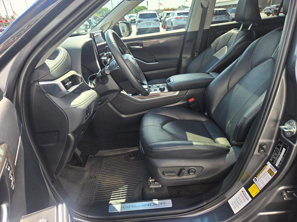 used 2024 Toyota Highlander car, priced at $47,900