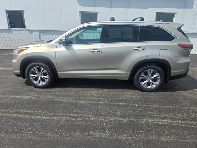 used 2015 Toyota Highlander car, priced at $20,995