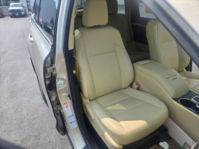 used 2015 Toyota Highlander car, priced at $20,995