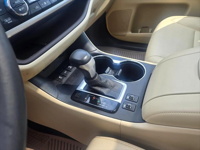 used 2015 Toyota Highlander car, priced at $20,995