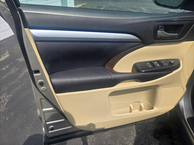 used 2015 Toyota Highlander car, priced at $20,995
