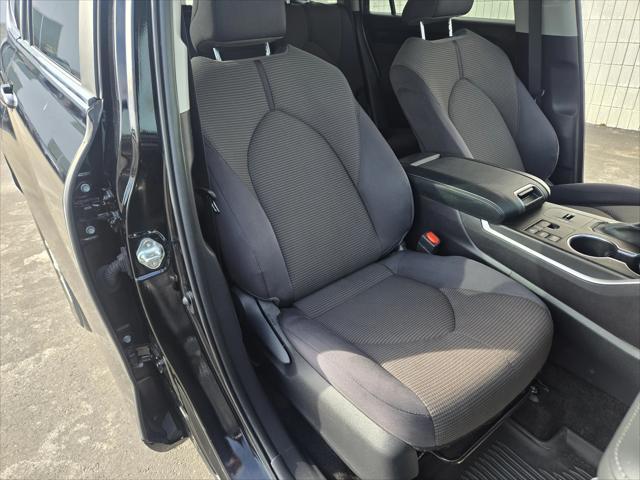 used 2023 Toyota Highlander car, priced at $34,381