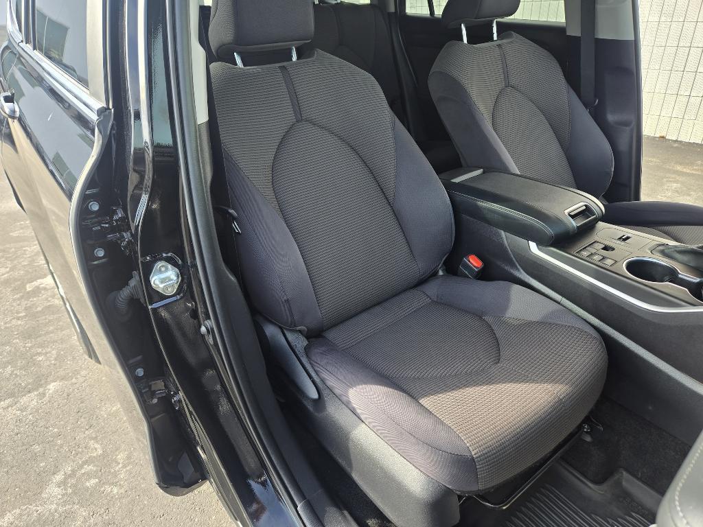 used 2023 Toyota Highlander car, priced at $34,982