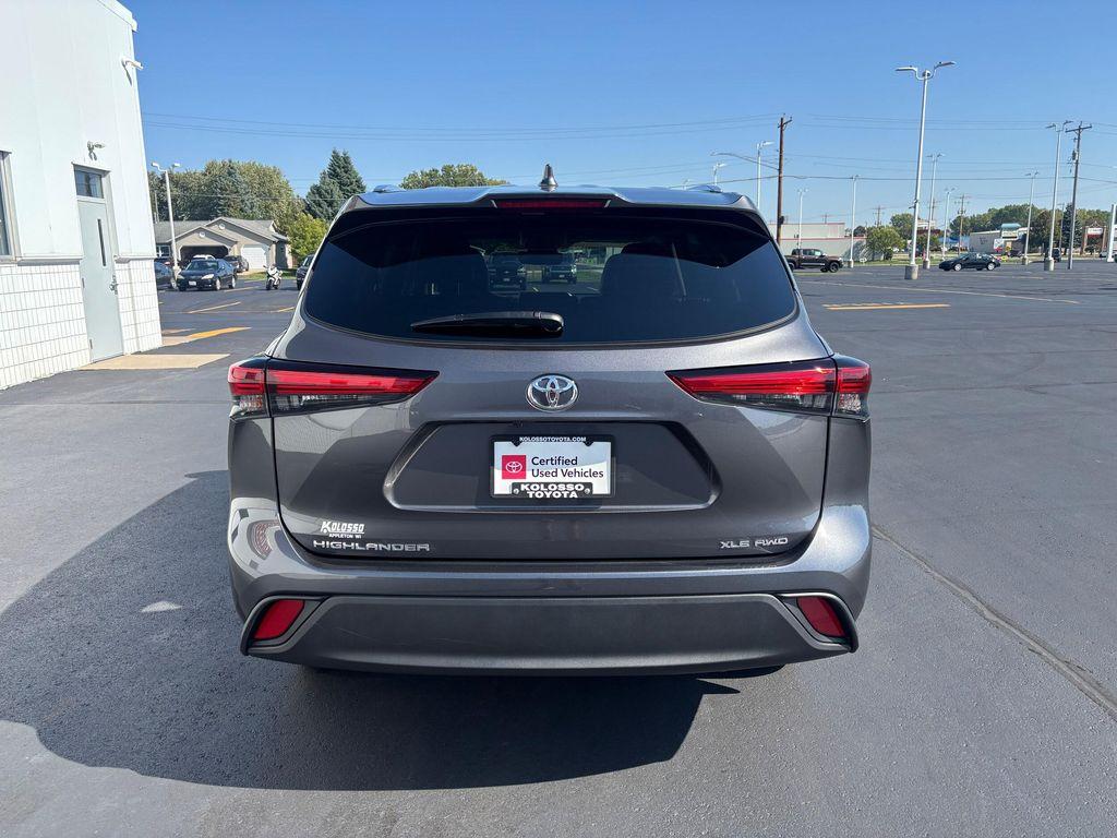 used 2021 Toyota Highlander car, priced at $40,995